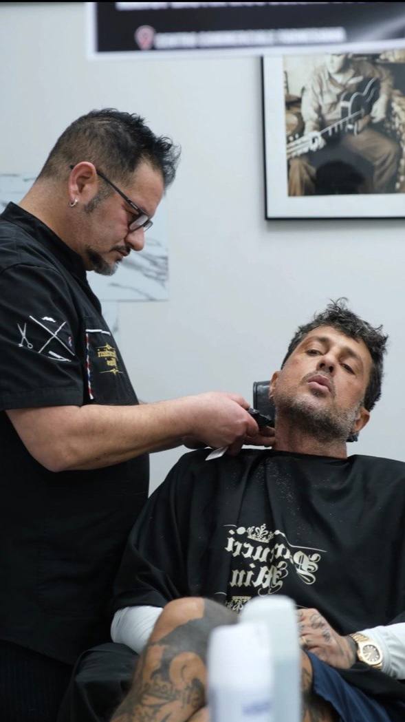 Taglio a forbice uomo Piacenza Parrucchieri Mineò